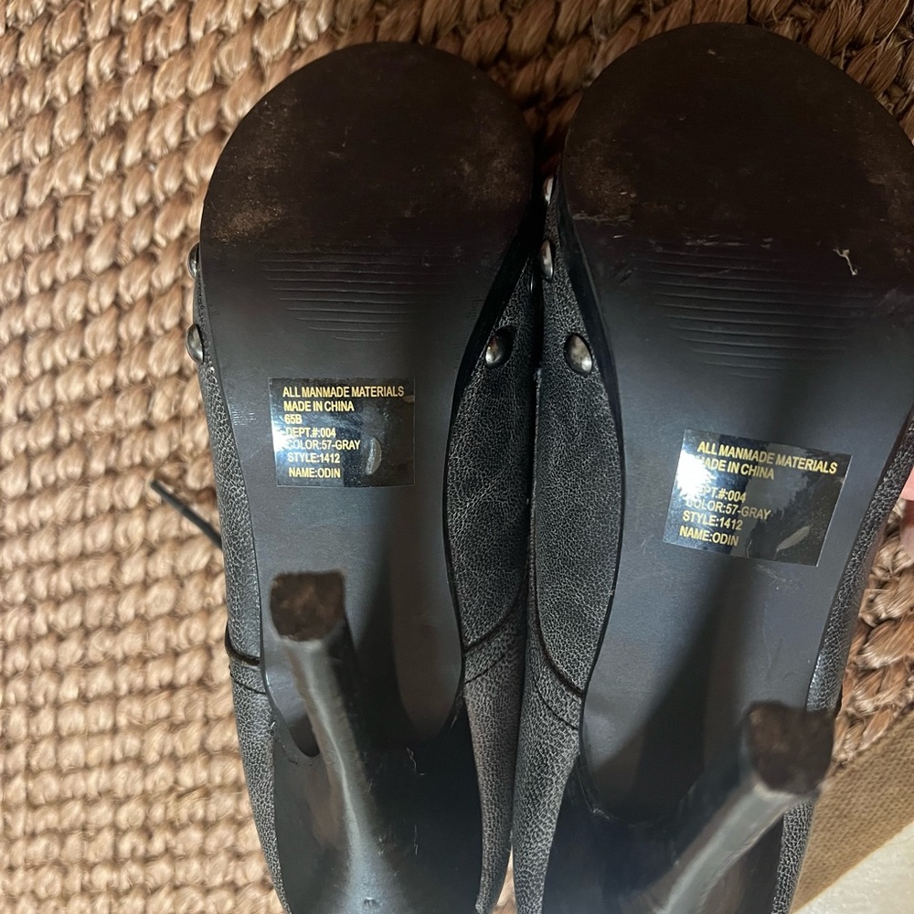 Heels - Picture 2 of 3